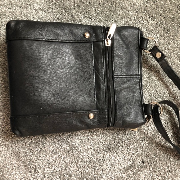 black thrifted multi zip cross body bag - Picture 3 of 3